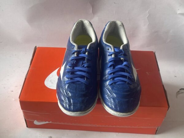 Giày Đá Banh 2hand Hiệu Mizuno