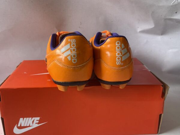 Giày Đá Banh 2hand Hiệu Adidas