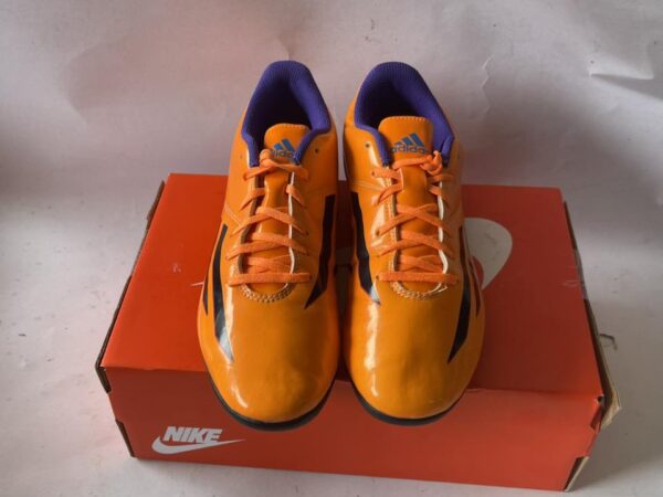 Giày Đá Banh 2hand Hiệu Adidas