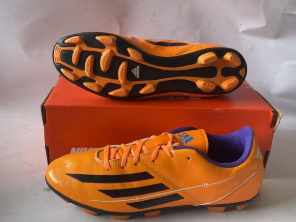 Giày Đá Banh 2hand Hiệu Adidas