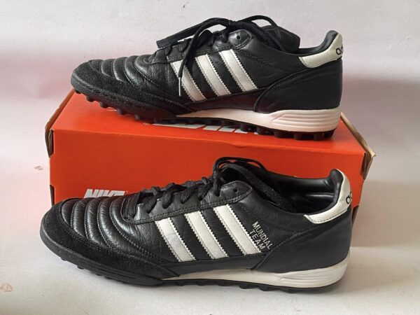 Giày Đá Banh 2hand Hiệu Adidas