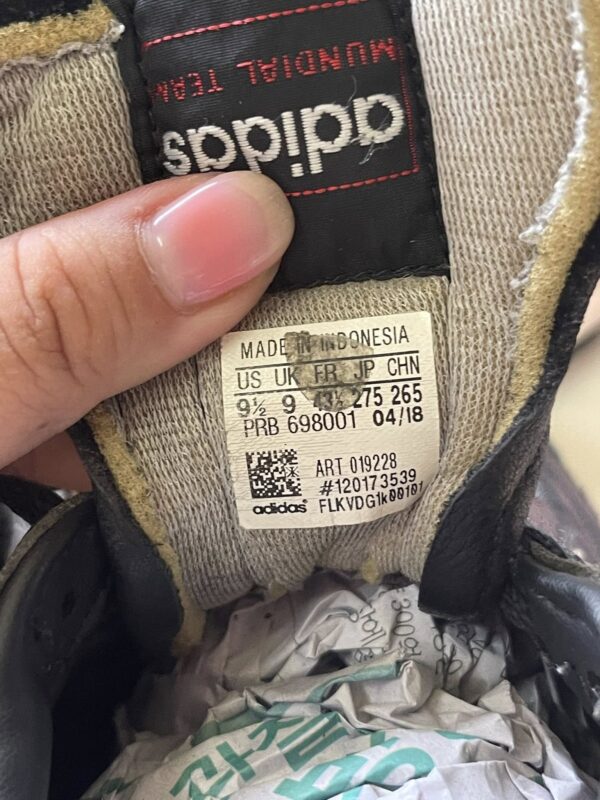 Giày Đá Banh 2hand Hiệu Adidas
