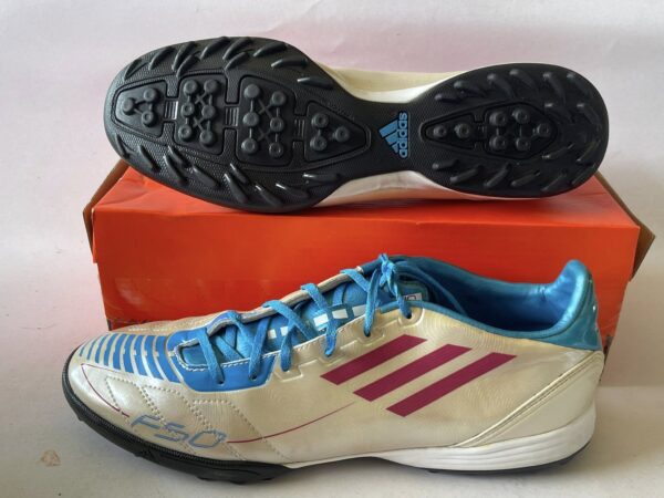Giày Đá Banh 2hand Hiệu Adidas