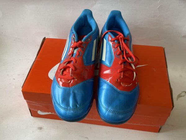 Giày Đá Banh 2hand Hiệu Adidas