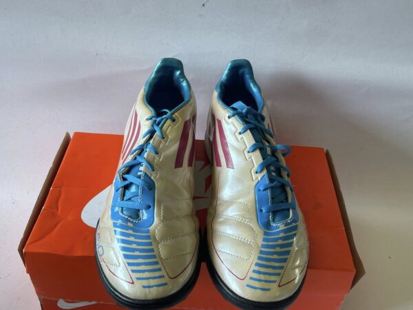 Giày Đá Banh 2hand Hiệu Adidas