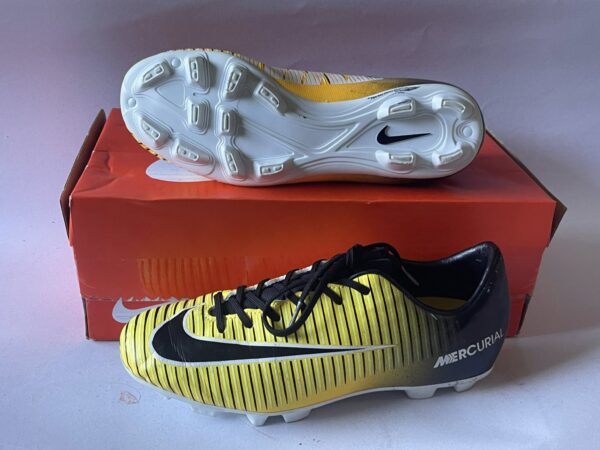 Giày Đá Banh 2hand Hiệu Nike