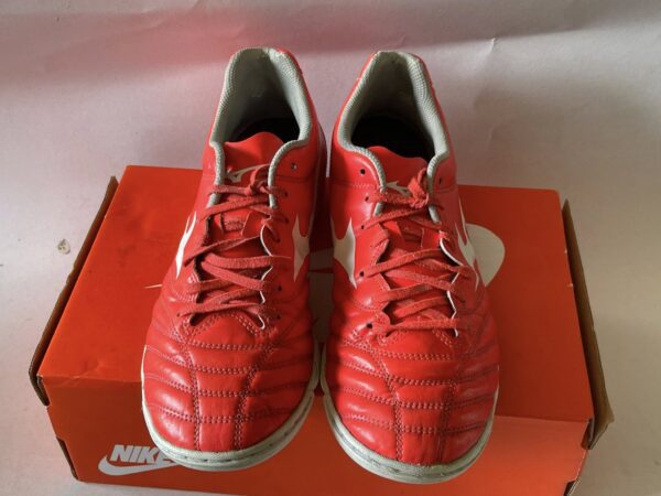 Giày Đá Banh 2hand Hiệu Mizuno