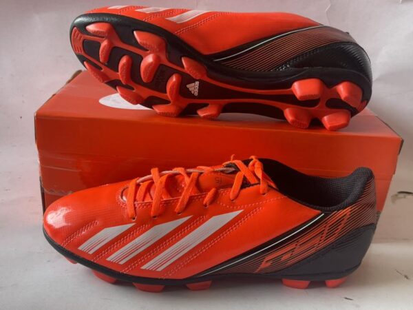 Giày Đá Banh 2hand Hiệu Adidas