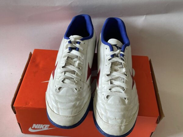 Giày Đá Banh 2hand Hiệu Mizuno