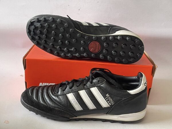 Giày Đá Banh 2hand Hiệu Adidas