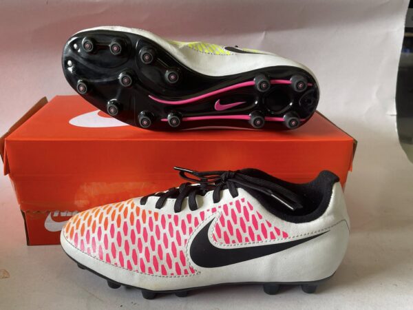Giày Đá Banh 2hand Hiệu Nike
