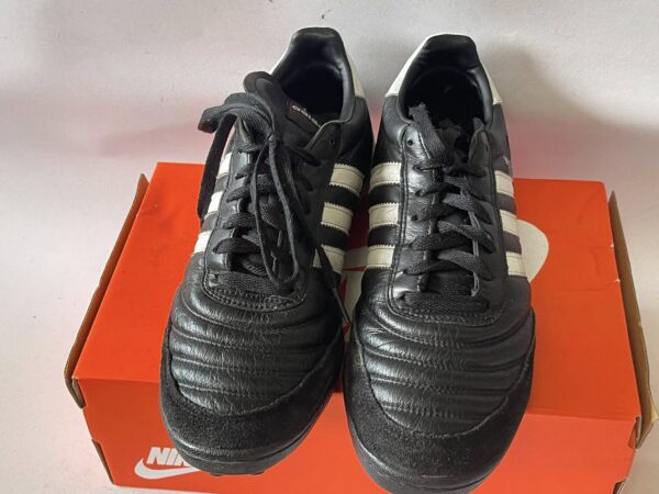 Giày Đá Banh 2hand Hiệu Adidas