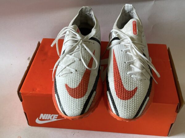 Giày Đá Banh 2hand Hiệu Nike