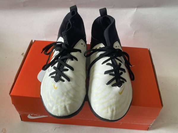 Giày Đá Banh 2hand Hiệu Nike
