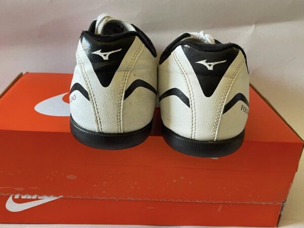 Giày Đá Banh 2hand Hiệu Mizuno