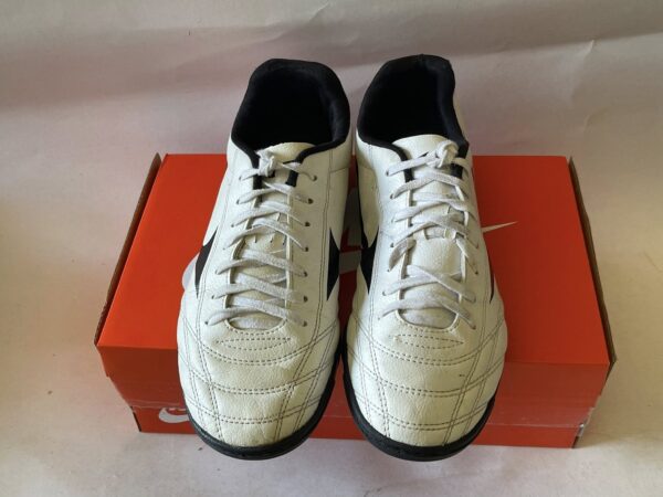 Giày Đá Banh 2hand Hiệu Mizuno