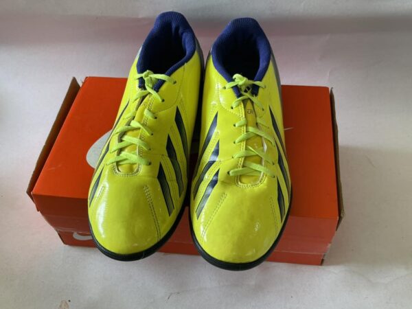Giày Đá Banh 2hand Hiệu Adidas
