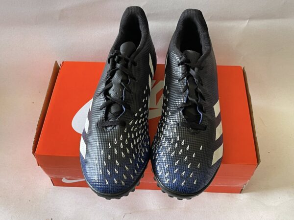 Giày Đá Banh 2hand Hiệu Adidas