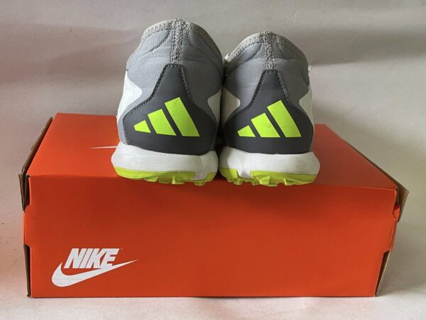 Giày Đá Banh 2hand Hiệu Adidas