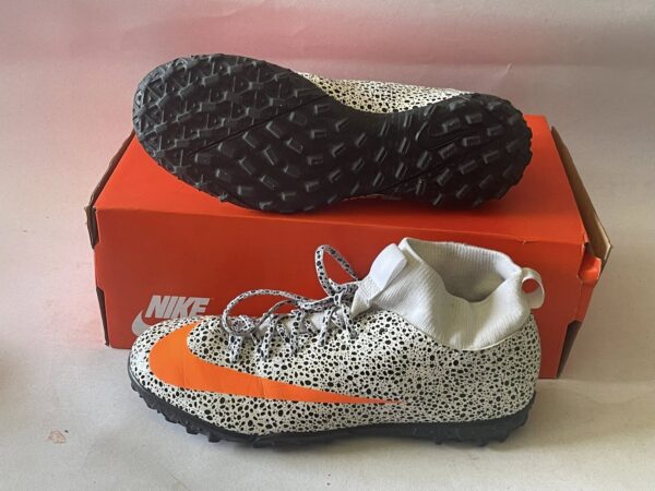 Giày Đá Banh 2hand Hiệu Nike