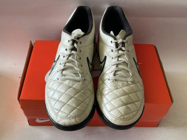Giày Đá Banh 2hand Hiệu Asics