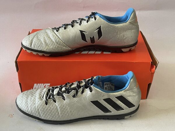 Giày Đá Banh 2hand Hiệu Adidas