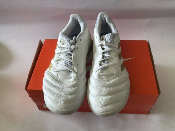 Giày Đá Banh 2hand Hiệu Adidas