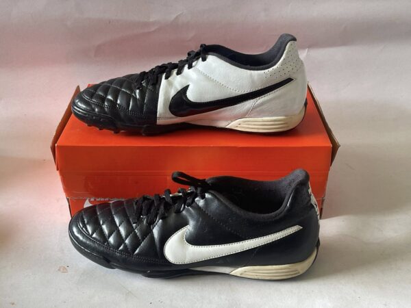 Giày Đá Banh 2hand Hiệu Nike