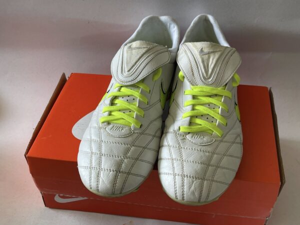 Giày Đá Banh 2hand Hiệu Nike