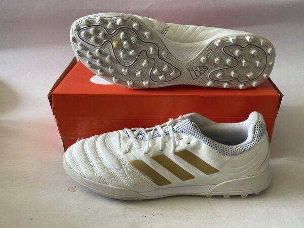 Giày Đá Banh 2hand Hiệu Adidas