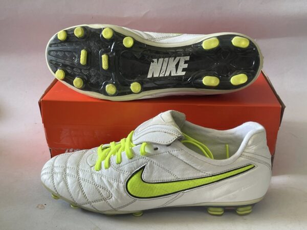 Giày Đá Banh 2hand Hiệu Nike
