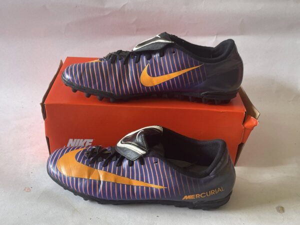 Giày Đá Banh 2hand Hiệu Nike