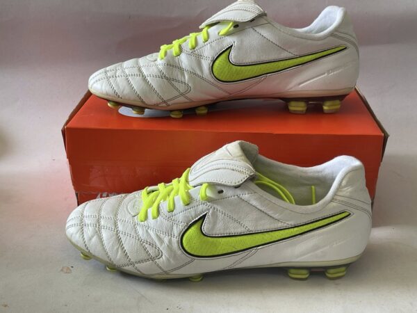 Giày Đá Banh 2hand Hiệu Nike