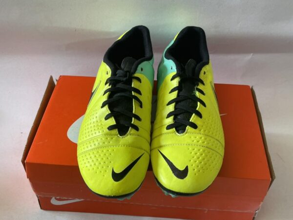 Giày Đá Banh 2hand Hiệu Nike