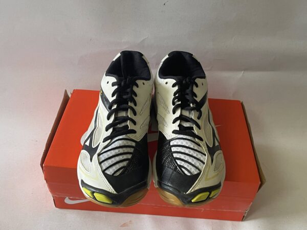 Giày Đá Banh 2hand Hiệu Mizuno