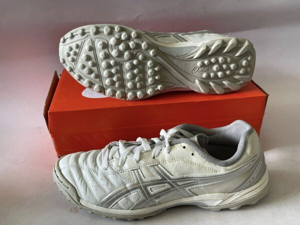 Giày Đá Banh 2hand Hiệu Asics