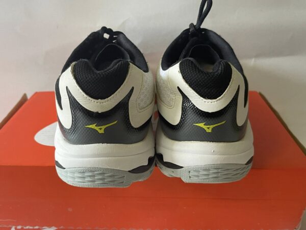 Giày Đá Banh 2hand Hiệu Mizuno