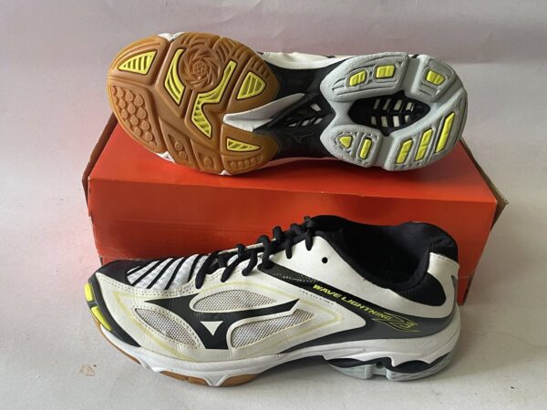 Giày Đá Banh 2hand Hiệu Mizuno