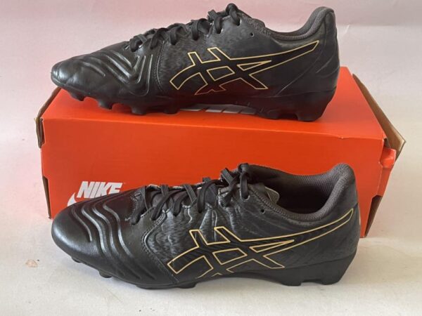 Giày Đá Banh 2hand Hiệu Asics