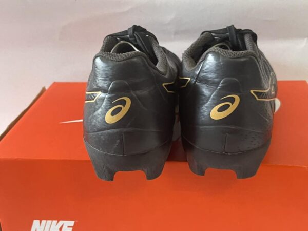 Giày Đá Banh 2hand Hiệu Asics