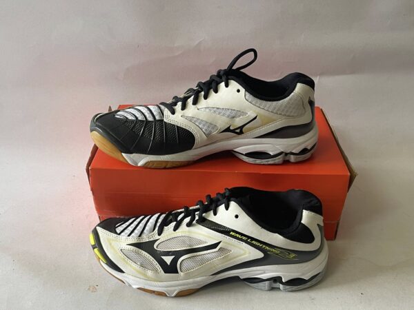 Giày Đá Banh 2hand Hiệu Mizuno