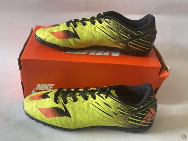 Giày Đá Banh 2hand Hiệu Adidas