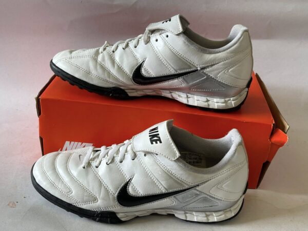 Giày Đá Banh 2hand Hiệu Nike