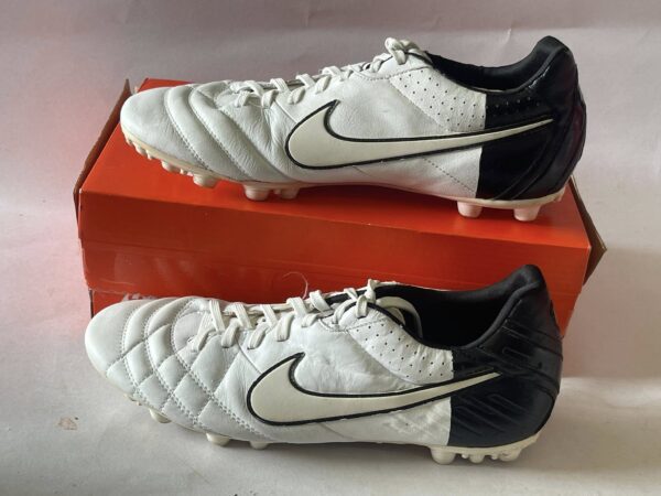 Giày Đá Banh 2hand Hiệu Nike