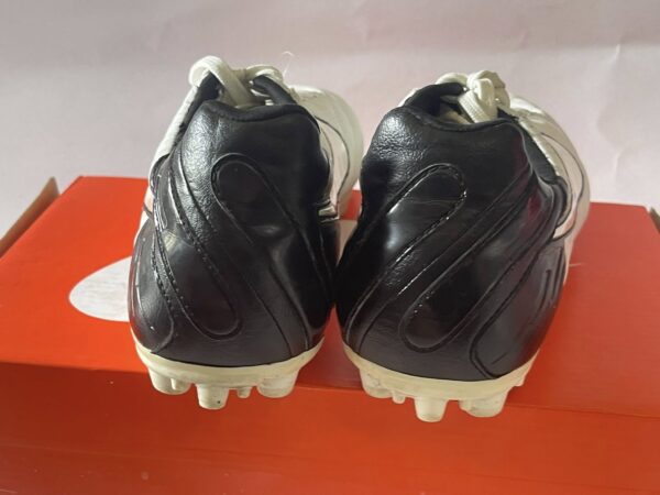 Giày Đá Banh 2hand Hiệu Nike