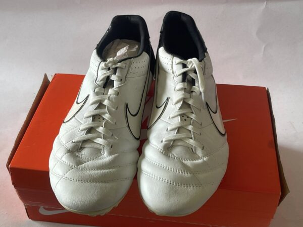 Giày Đá Banh 2hand Hiệu Nike