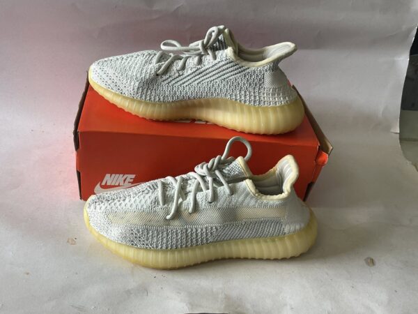 Giày Thể Thao 2hand Hiệu Adidas