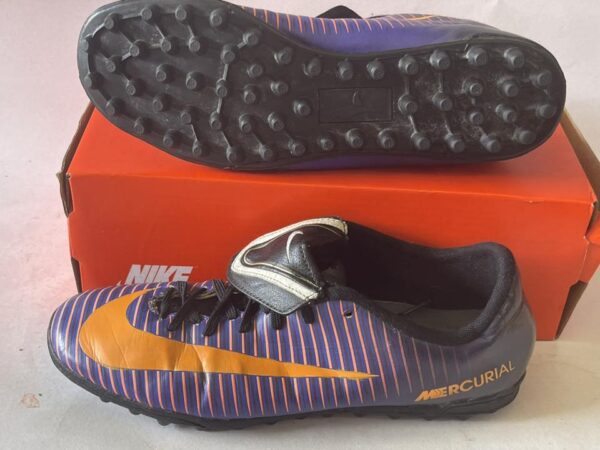 Giày Đá Banh 2hand Hiệu Nike
