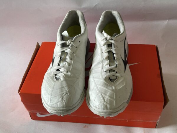 Giày Đá Banh 2hand Hiệu Mizuno