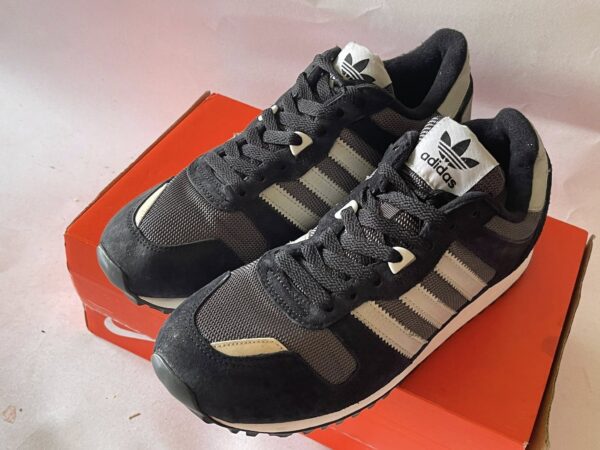 Giày Thể Thao 2hand Hiệu Adidas